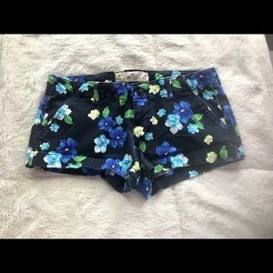 Hollister Floral Shorts Size 3 Good condition
